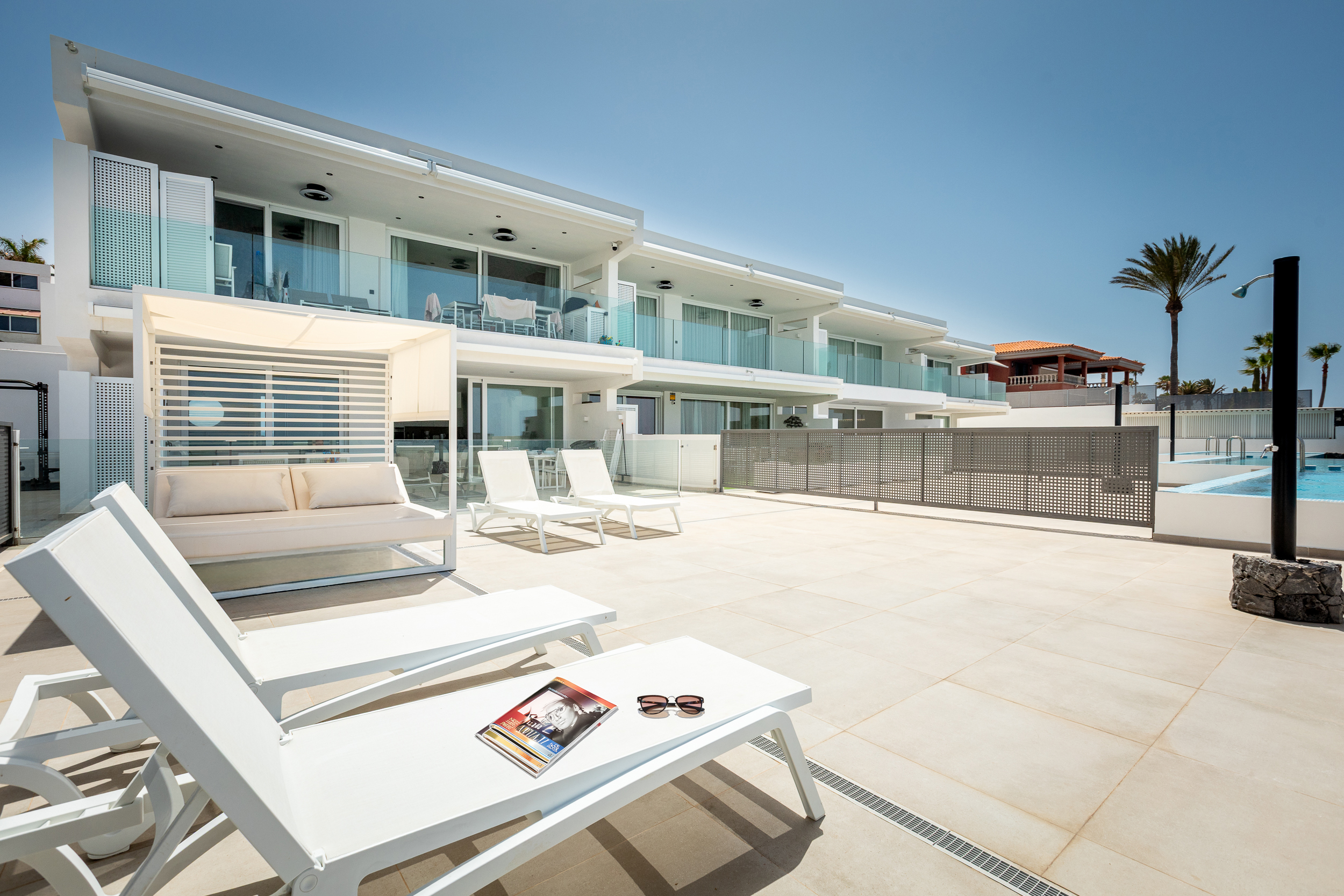 Terraza de Villa Minerva abierta al mar